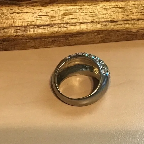 Beautiful crystal ring shines with colors of the rainbow - Picture 5 of 8